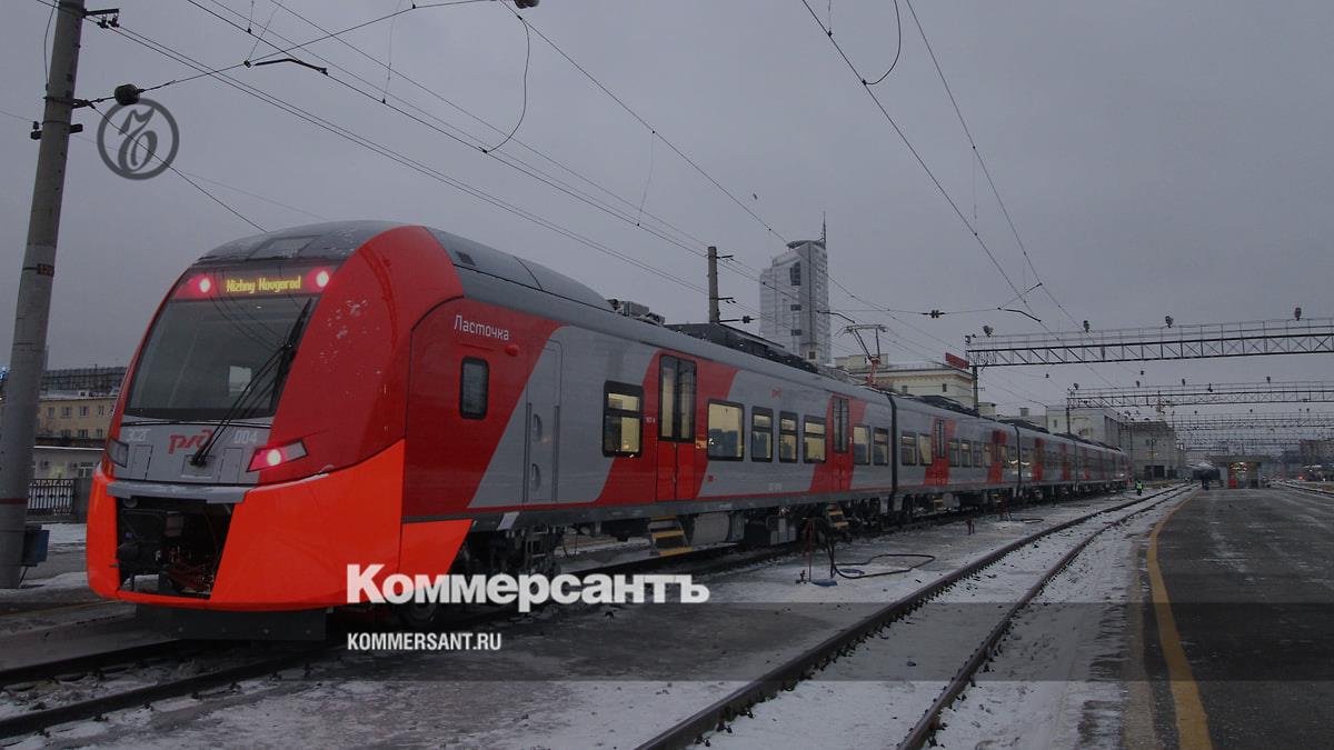 Свердловские пенсионеры с 1 апреля смогут ездить на электричках со скидкой  50% – Коммерсантъ Екатеринбург