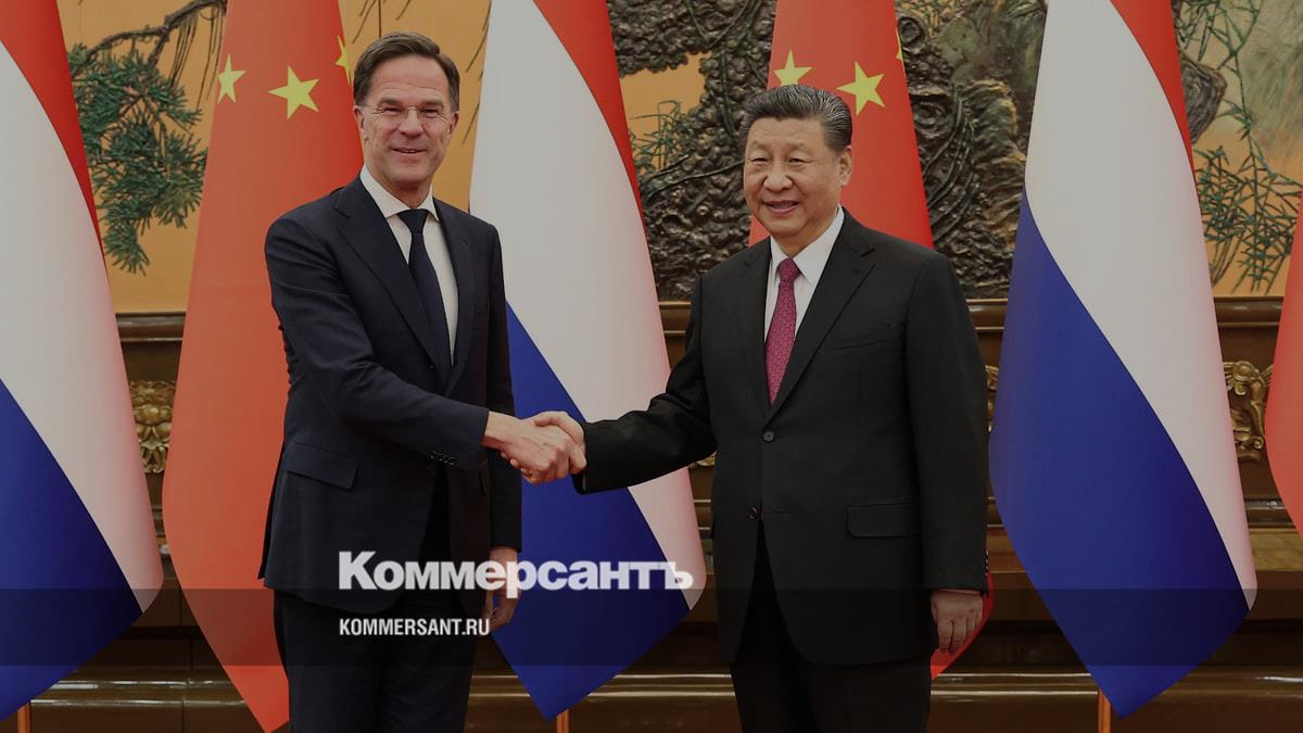 Исполняет вся страна. Поют гимн. Исполняют гимн россии. Картинка исполнение гимна россии. Субботний вечер телепередача.