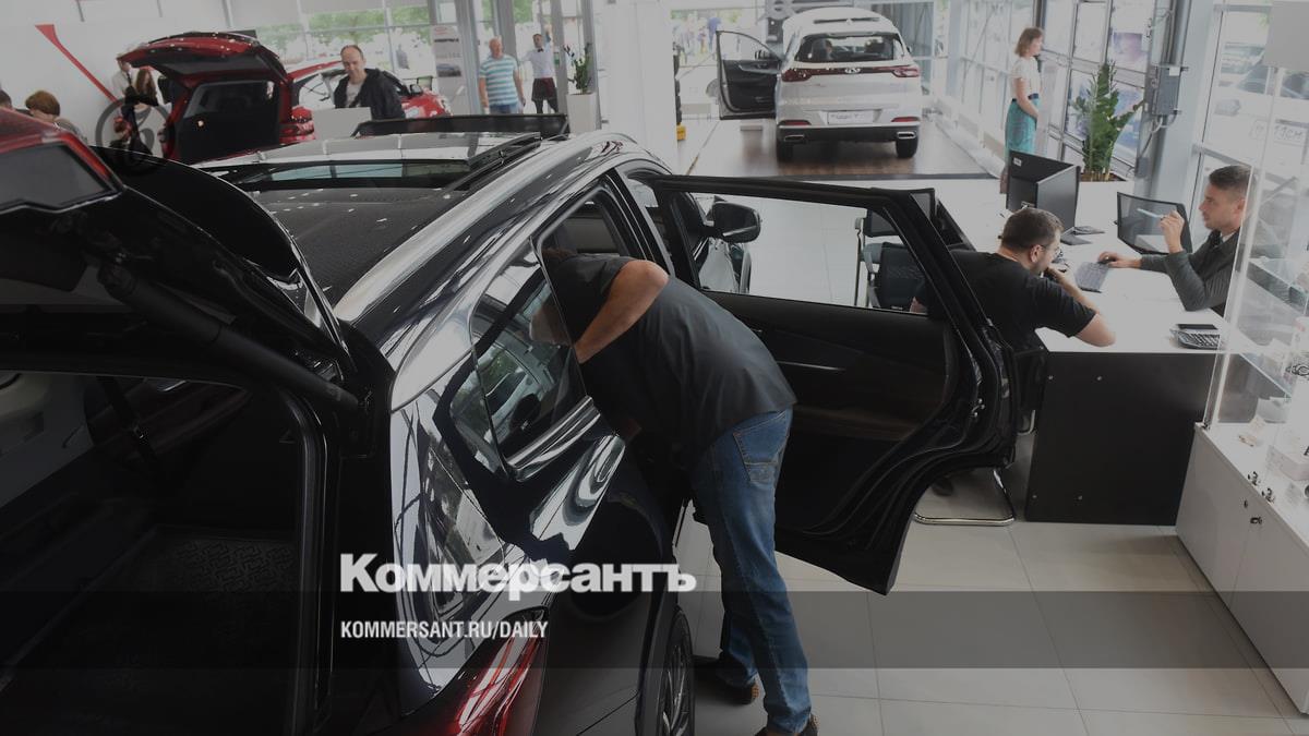 In March, Russians emotionally bought cars, fearing their rise in price
