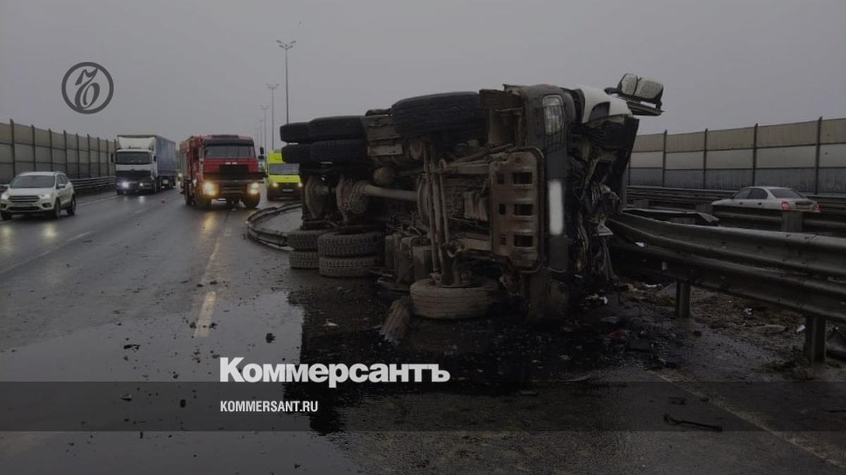 Смертельная авария с самосвалом произошла на трассе «Санкт-Петербург —  Псков» – Коммерсантъ Санкт-Петербург