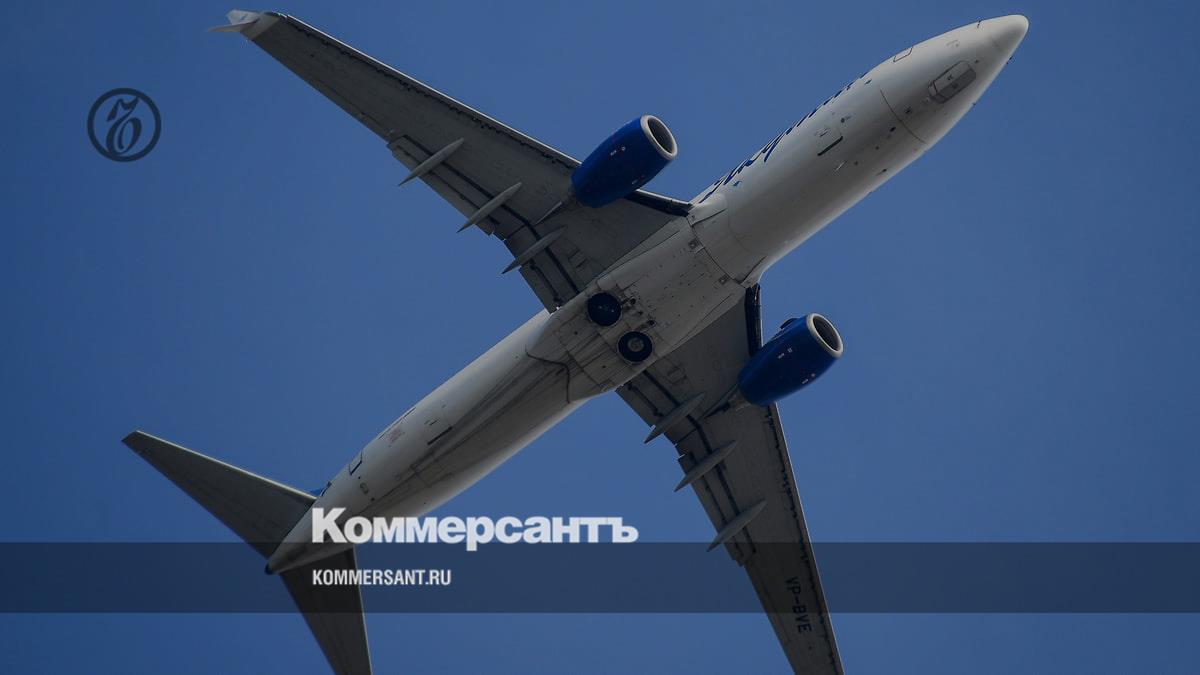 FAA начало проверку инцидента с отвалившейся обшивкой Boeing 737-800