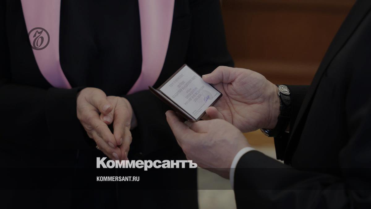 Pamfilova presented Putin with the certificate of the President of Russia - Kommersant