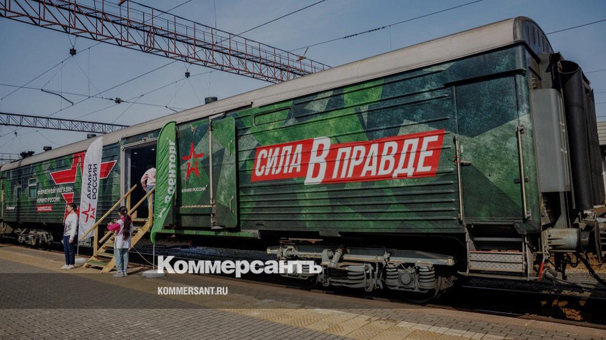 В Екатеринбург прибыл тематический поезд Минобороны РФ «Сила в правде ...