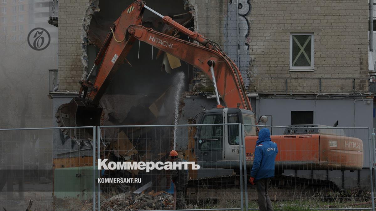 В Екатеринбурге на 8 Марта начали сносить многоэтажный жилой дом, где жил  Ельцин – Коммерсантъ Екатеринбург