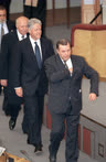 В 2000 году американский президент был желанным гостем на Охотном Ряду, приветствовать Билла Клинтона пришел не только спикер нижней палаты Геннадий Селезнев, но и его коллега из Совета федерации Егор Строев