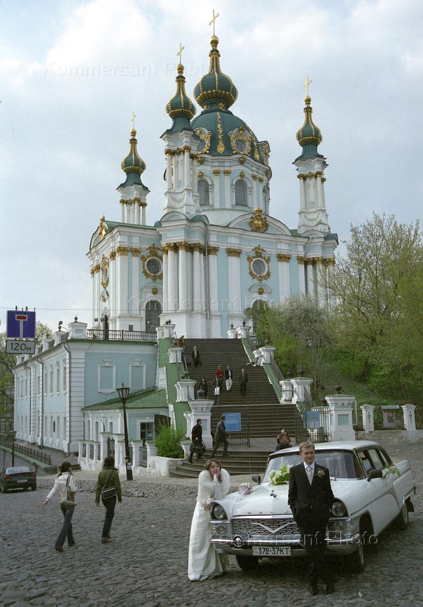 Андреевской церкви в начале Андреевского спуска