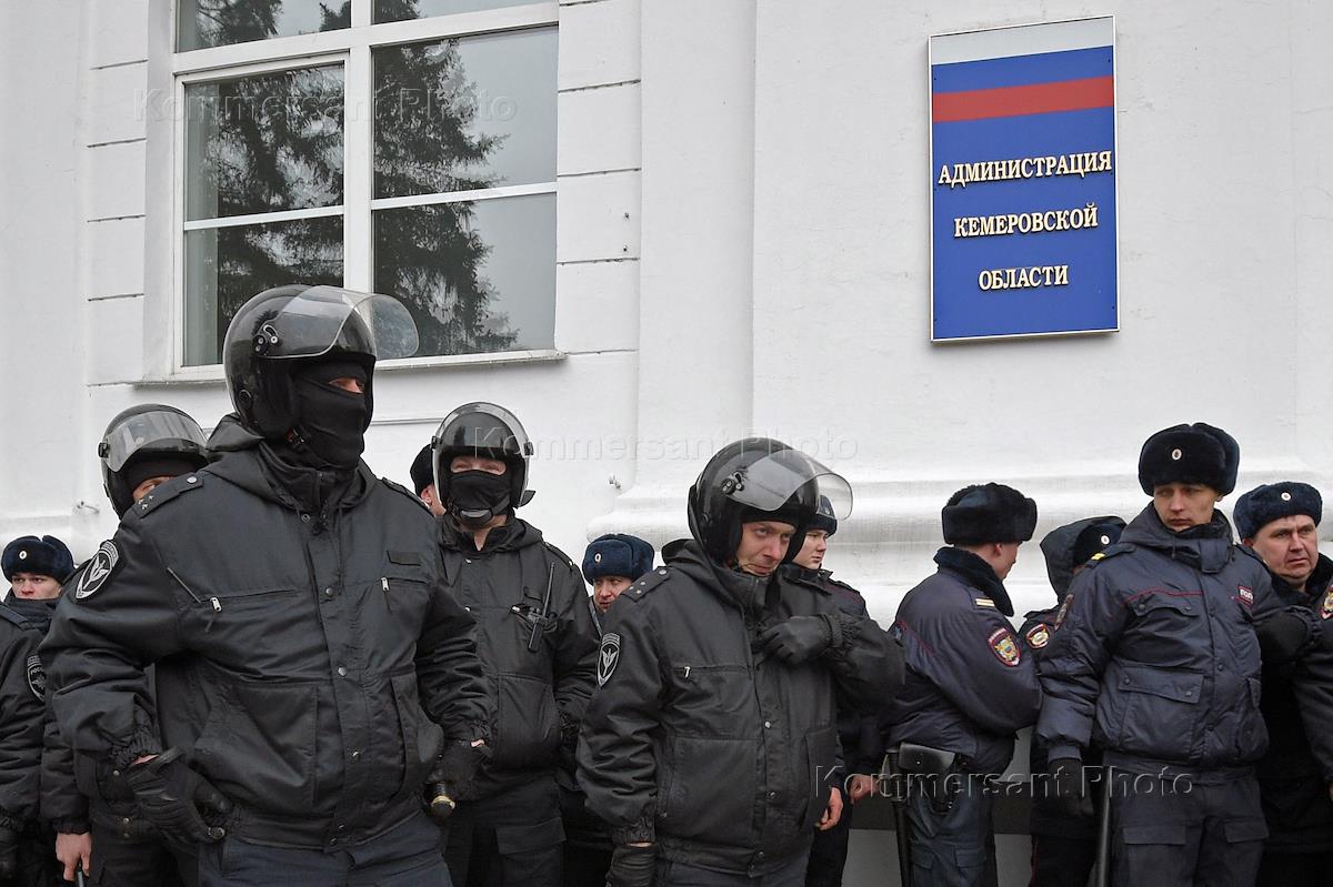 Полиция отказаться. Полицейский экс в суду. Перевалов Алексей управление полиции. Алексей Першин полиция. Суд отклонил иск Навального по признанию его склонным к экстремизму.