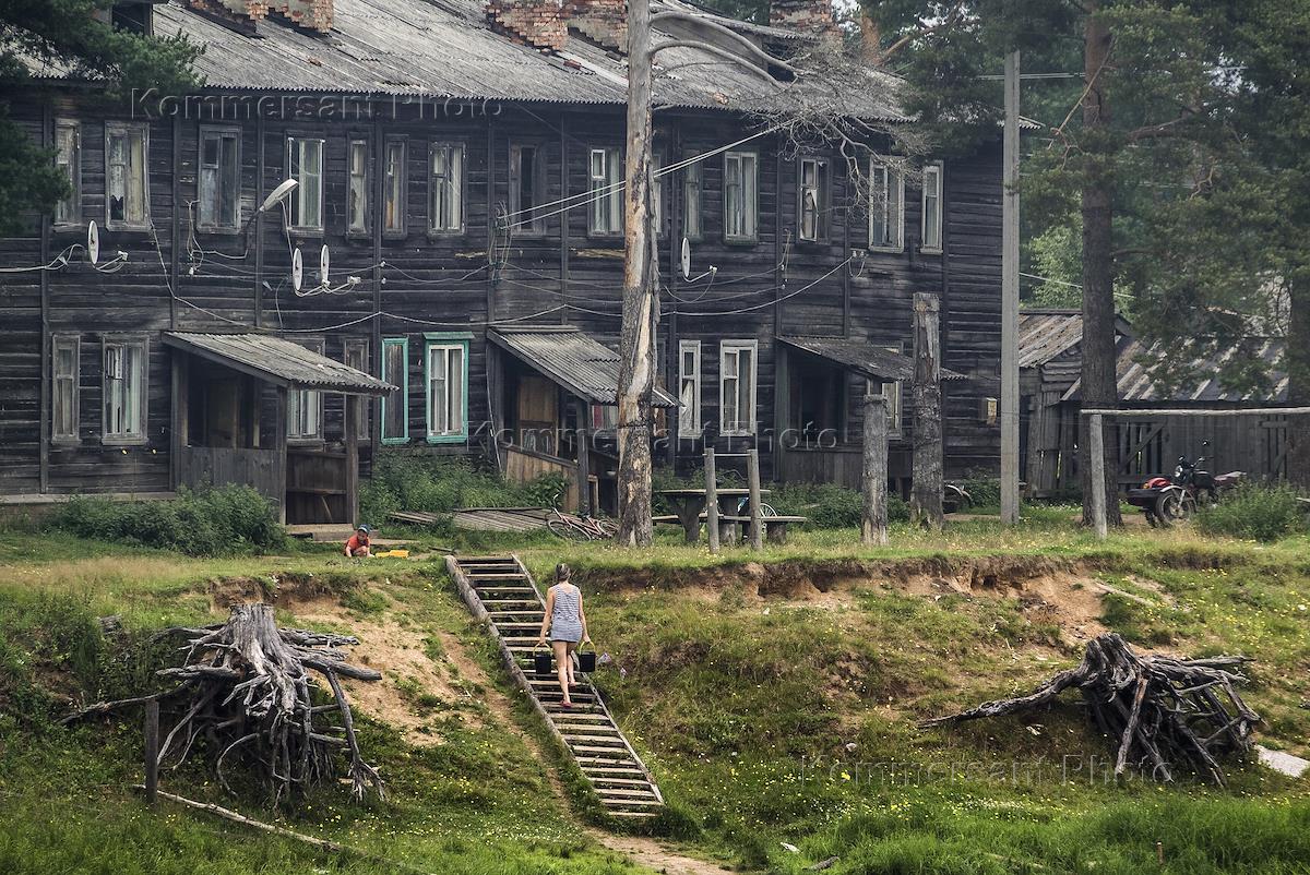 В городах больших и селах. Разрушенные деревни в России 2020. Российская деревня сейчас. Российская деревня разваленная. Будущее деревни в России.