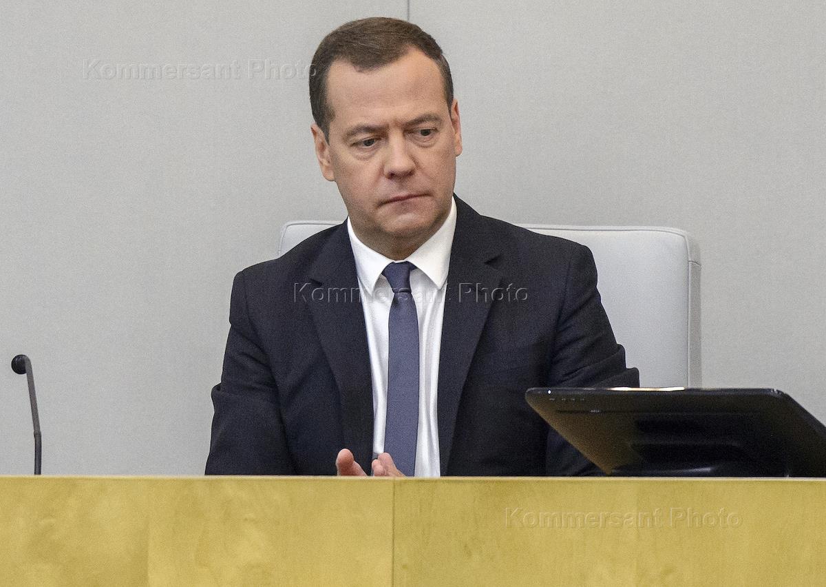 Объяснить правительство. Августа Медведева. Правительство кто там. Министр РФ лысый.