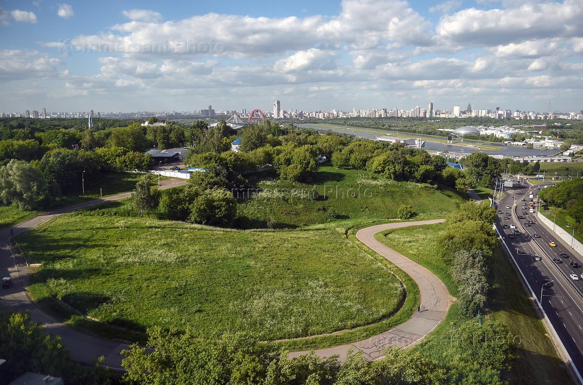 Мастера крылатское. Велодорога Крылатское. Крылатское район Москвы. Парк на Рублевском шоссе. Отстойники в Крылатском.