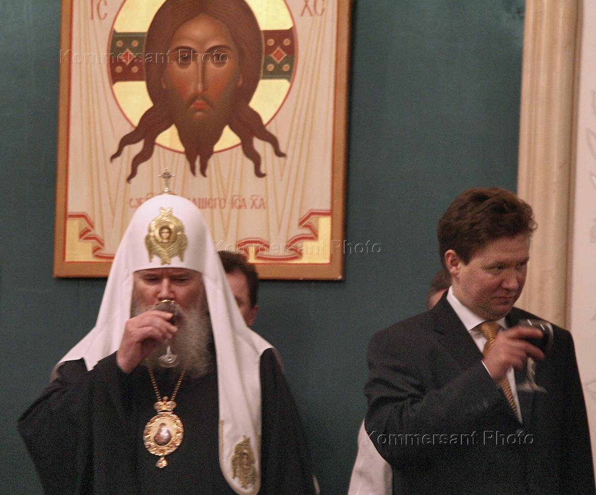 Проскомидия диакон. Батюшка выпивает. Пивной монах. Пьющий священник. Священник бухает.