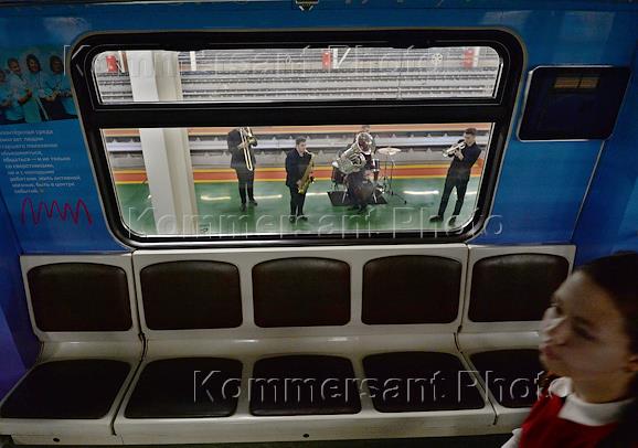 Поезд метро балтиец