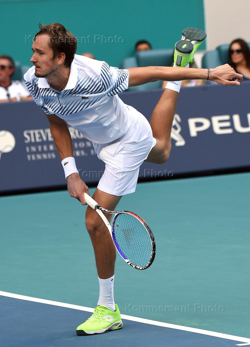 Теннис турнир в майами сетка мужчины. Теннисист американец ржачный. Майами Флорида теннисные корты сверху.