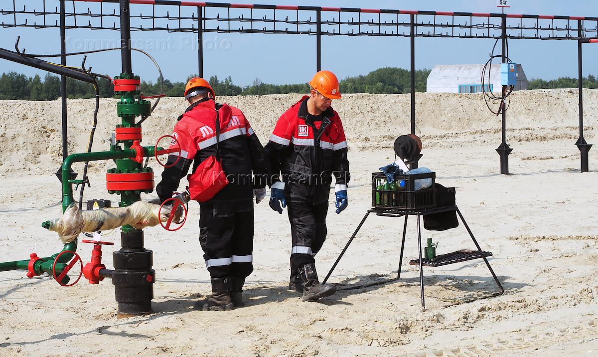 Газ вакансии. Лукойл добыча нефти. Лукойл добыча газа. Добыча нефти и газа Лукойл. Лукойл бурение.