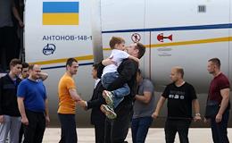 Greeting of Ukrainian prisoners released by Russia as part of the exchange at Boryspil airport.