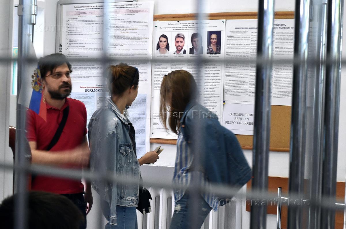 Предвыборные плакаты депутатов. Депутат карикатура. Аккредитация журналистов на выборах. Константин подсуконных. Депутат константин подсухонных.