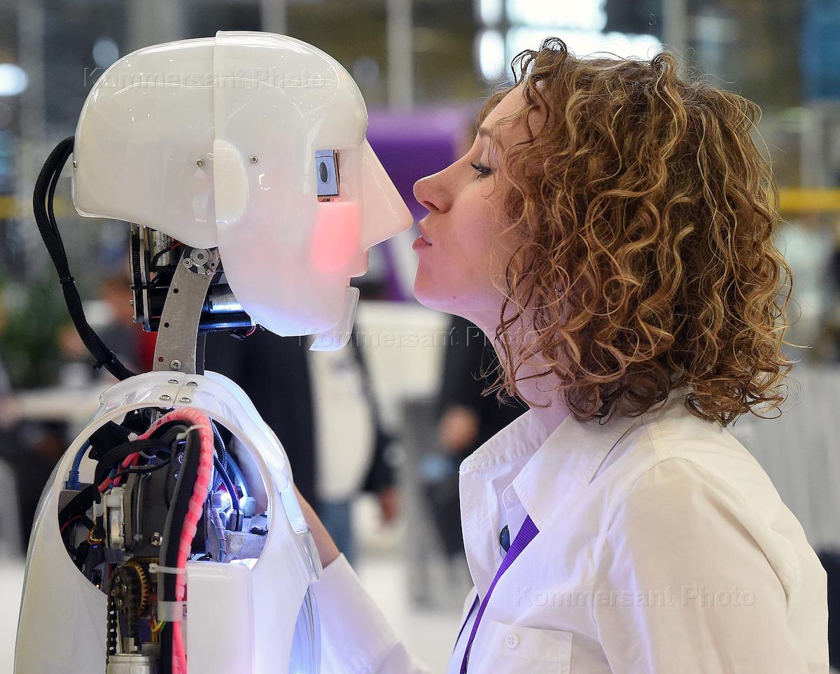 Кибернетический робот. Ии в журналистике. Искуственныйи нтеллект. Роботы и робототехника. Искусственный интеллект.