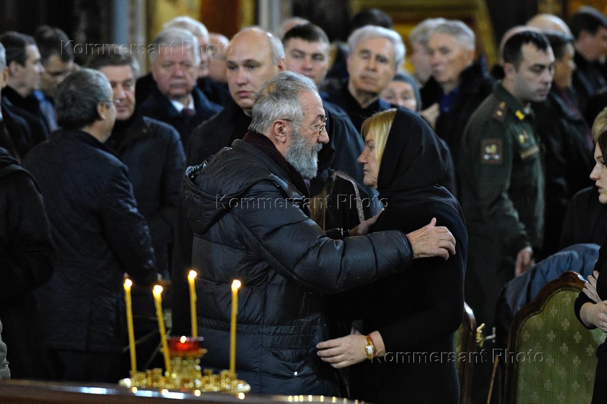 Отпевание юрия соломина в храм христа спасителя. Жириновского отпевали в храме христа спасителя. Отпевание юрия соломина в храм христа спасителя. Отпевание владимира жириновского. Отпевание юрия соломина в храм христа спасителя.