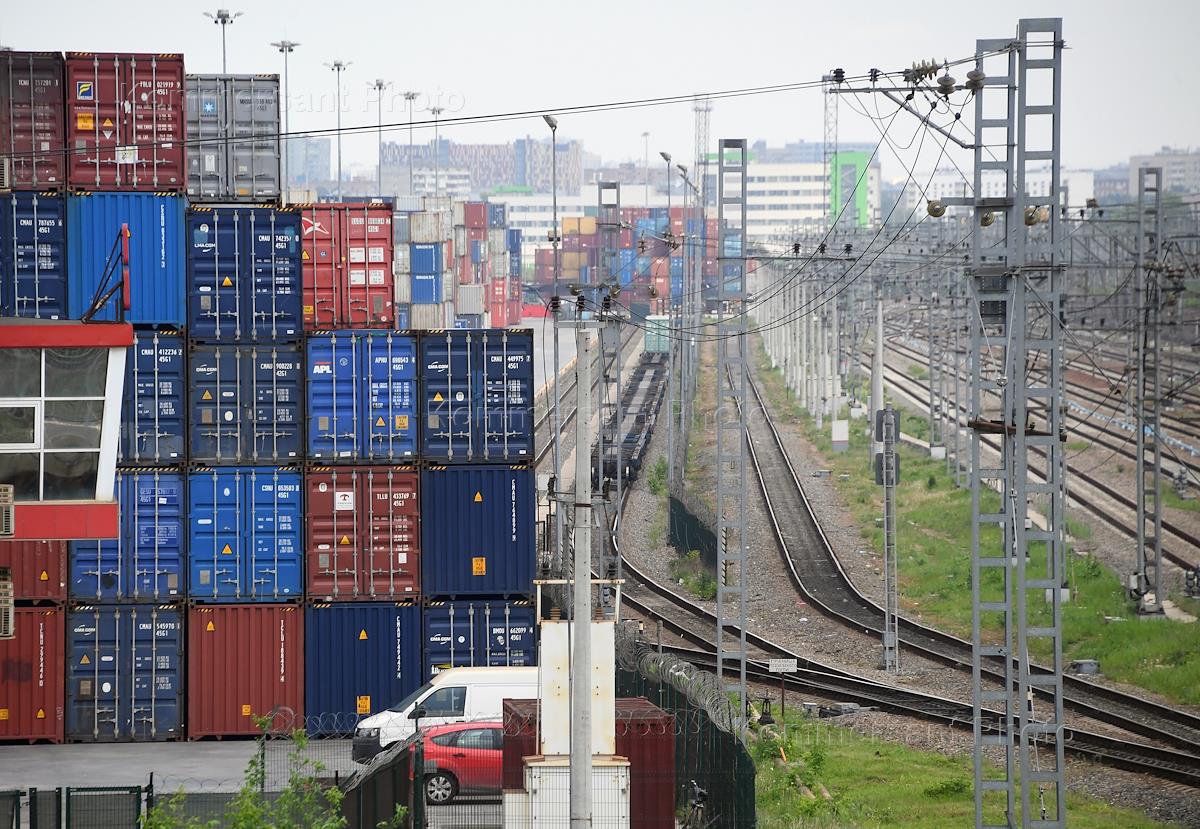 смешанный груз. камаз с контейнеровоз fesco. мультимодальные перевозки. ивеко контейнеровоз. смешанный груз.