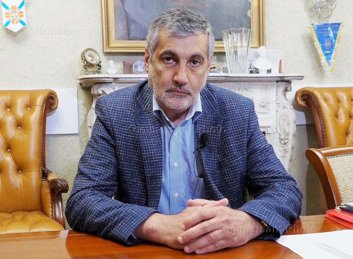 Арег артавазович. Арег артёмович тотолян. Арег. Тотолян арег артемович 27. Мкртычян, 2002.