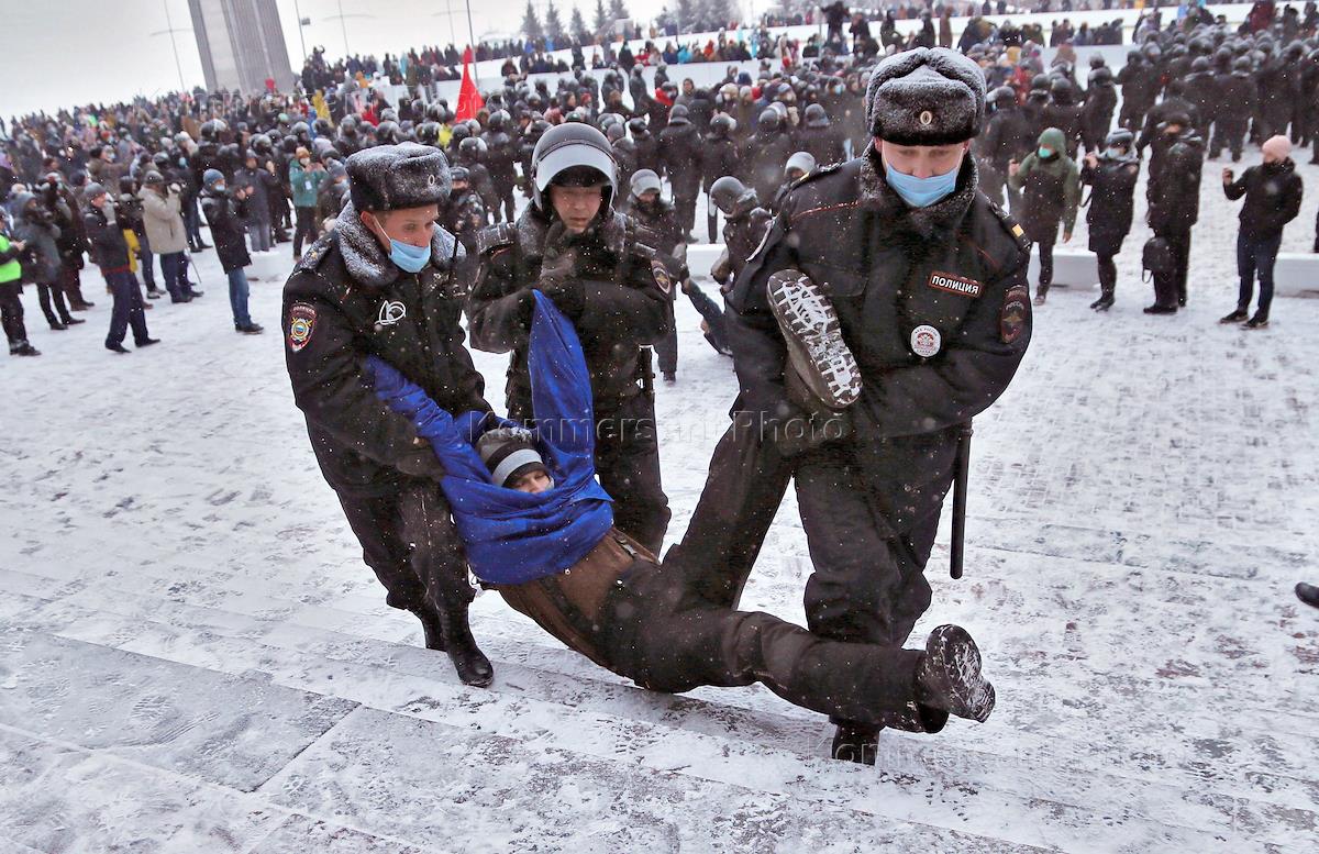 Митинг в самаре. Митинг Навального в Самаре. Митинг Самары 2021. Митинг за Навального в Самаре 2021.