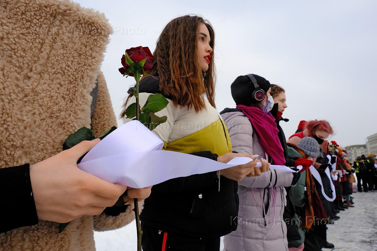 Участие нескольких. Солидарность Петербург. Флэшмобы в поддержку сохранения культурных объектов. Цепь солидарности в Москве. Аршинникова солидарности.