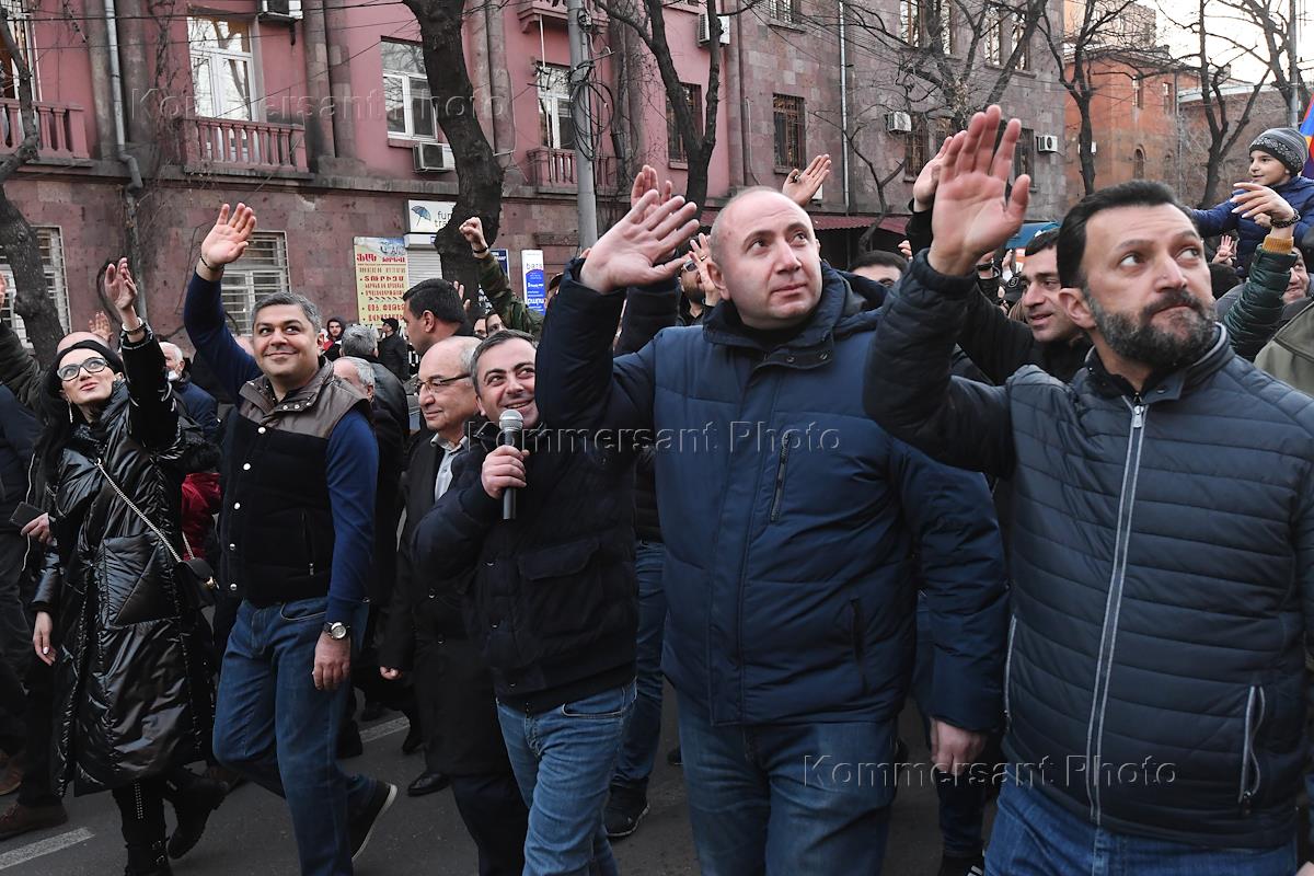 протесты 2020 года россия. политическая ситуация сейчас. мирная демонстрация в беларуси. политический протест. бунт против власти.