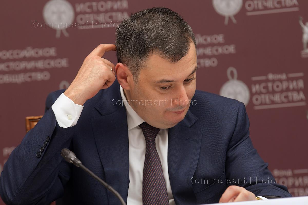 Пробено. Хинштейн депутат государственной Думы. Сын замминистра газовой промышленности Агаева 1980г. Депутат на втором канале