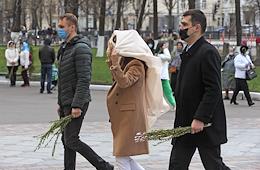 Celebration of Palm Sunday (Entry of the Lord into Jerusalem). Vladimirsky Cathedral in Kiev on Palm Sunday was opened for believers. However, they are allowed to go there only in a mask, and even during the consecration of the willow on the street, all people are also wearing masks.