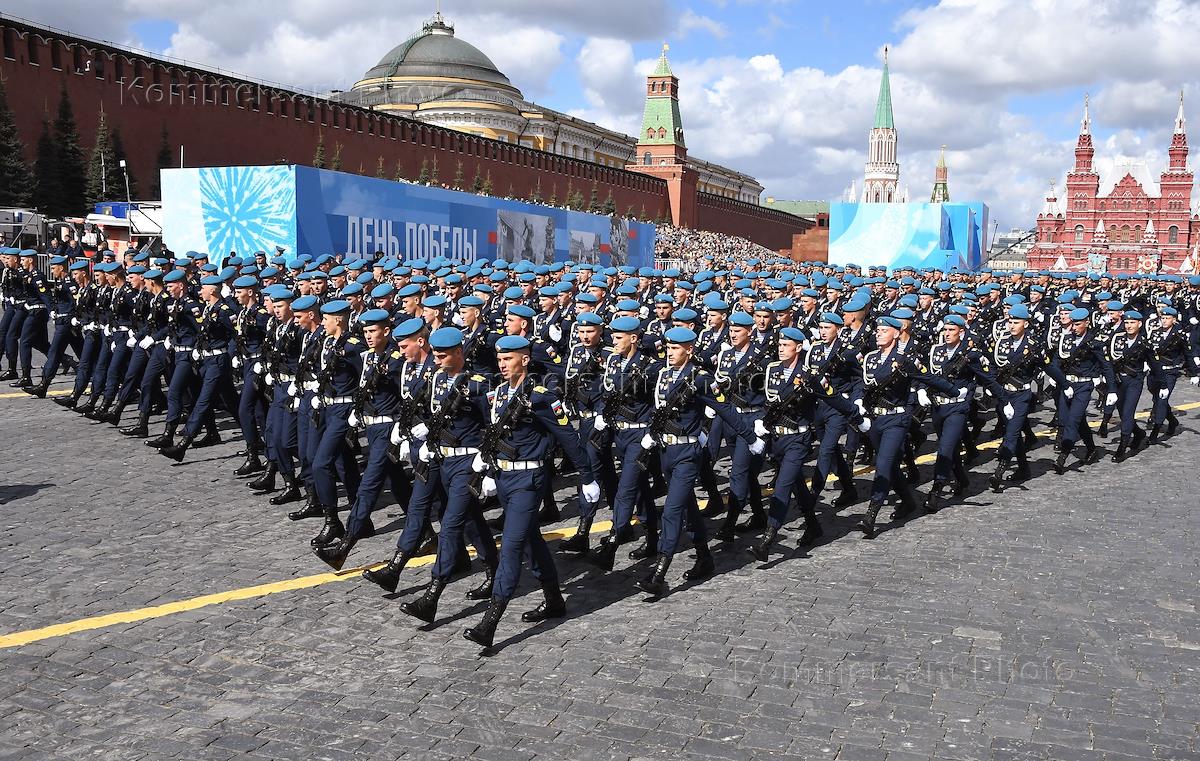 В москве прошел парад. Парад Победы 2018 в Москве репетиции. Парад 9 мачроссии 2022 в Москве. Парада и Сити. Фото воздушной части парада на красной площади 2009 года.