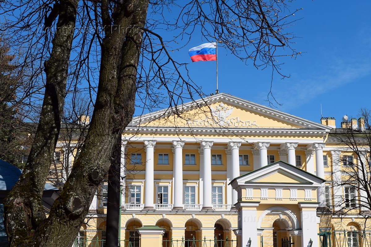 здание смольного в санкт петербурге