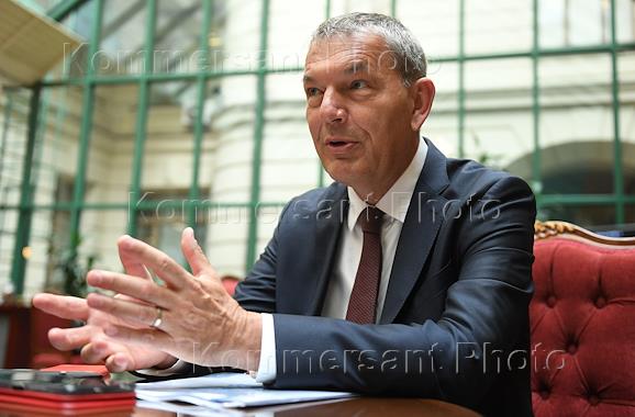 Генеральный комиссар Ближневосточное агентство ООН для помощи палестинским беженцам и организации работ (БАПОР, UNRWA) Филипп Лаззорини во время интервью.