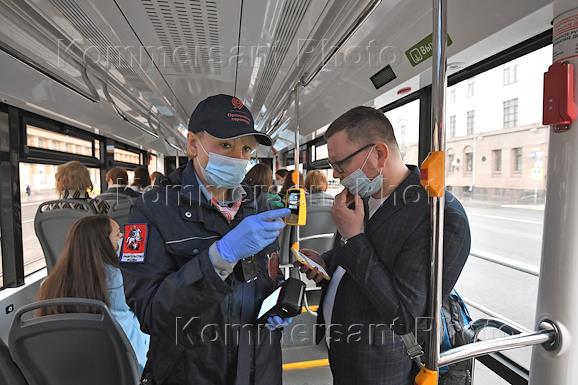 Рейд по проверке масок - перчаток в общественном транспорте.