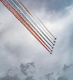 Aircraft over the Rostral columns during a rehearsal of the air part of the parade dedicated to the Day of the Russian Navy.