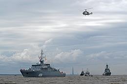 Parade of yachts and warships on the Day of the Russian Navy in Kronstadt.