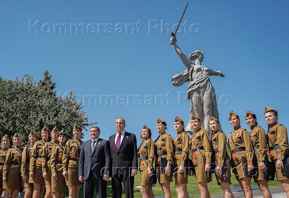 Передача волгоград. Волгоград Лавров знамена.