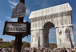Art installation 'Arc de Triomphe. In wrapper' by the American artist of Bulgarian origin Hristo Yavashev. The artist passed away in 2020. The project was carried out by his nephew Vladimir Yavashev.