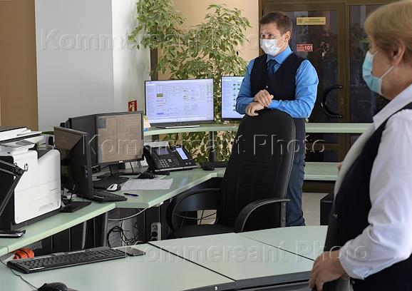 Диспетчерская западная телефон. Стол пульт диспетчерский. Западная станция водоподготовки мосводоканал фото. Маневровый диспетчер ржд. Система-112 московской области.