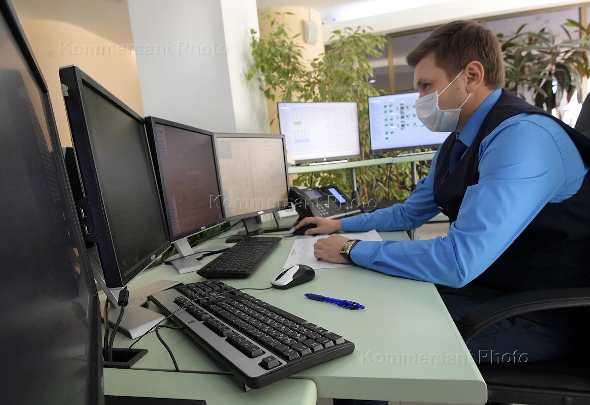 Мосводоканал фото сотрудников западной станции. Сменный инженер службы эртос. Диспетчерская западная телефон. Диспетчерский центр. Западная станция водоподготовки мосводоканал.