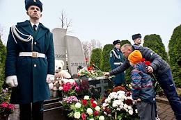 The opening ceremony of the memorial to the passengers and crew of the Airbus A321 aircraft that was blown up over Egypt on October 31, 2015, at the Serafimovskoye cemetery.
