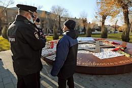 Verification of the fact of the application of inscriptions on a commemorative sign in the Central District of Volgograd.