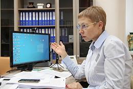 Interview with the chief physician of the infectious diseases hospital No. 23 Natalya Soloshenko in the office.