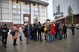 Citizens protesting against QR codes near the legislative assembly of the Sverdlovsk region.