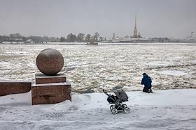 Genre photographs. Snowfall in St. Petersburg.