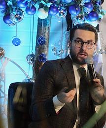 Press conference by the Minister of Culture of the Nizhny Novgorod Region Oleg Berkovich was held at the Ariel Christmas tree decorations factory.