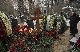 The funeral of director and screenwriter Vladimir Naumov at the Novodevichy cemetery.