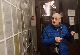 Former deputy of the Legislative Assembly of St. Petersburg Maxim Reznik before the start of the preliminary hearing in the Oktyabrsky District Court.