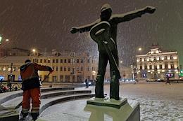 Views of Moscow in the evening during a snowfall. Genre photographs.