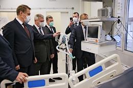 On the eve of the opening of the hospital today, December 25, the Minister of Health of the Russian Federation Mikhail Murashko and the governor Vasily Golubev visited the Don Infectious Disease Center, talked with doctors. Mikhail Murashko and Vasily Golubev visited the infectious diseases department No. 1, the intensive care unit and checked the operation of all systems of the complex.