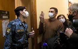 Changing the measure of restraint for blogger Yuri Khovansky in the Kuibyshevsky District Court of St. Petersburg.